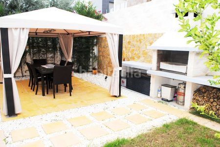 Foto 0cbd60ef-9919-4256-9358-eac88197f034. Chalet ... en La Regia Orihuela