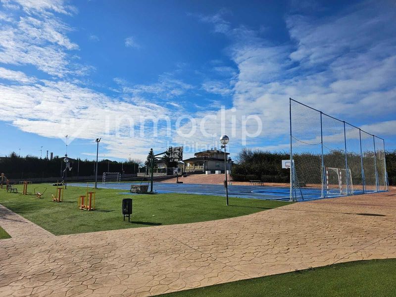 Foto f1f7afee-9681-4753-8655-25fdbc4e5fd3. Terreny residencial a Alba de Tormes