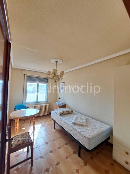 Foto b95becb0-cbe5-457a-94b2-819f946ef5c6. Alquiler ático piso en alquiler en San Bernardo Salamanca