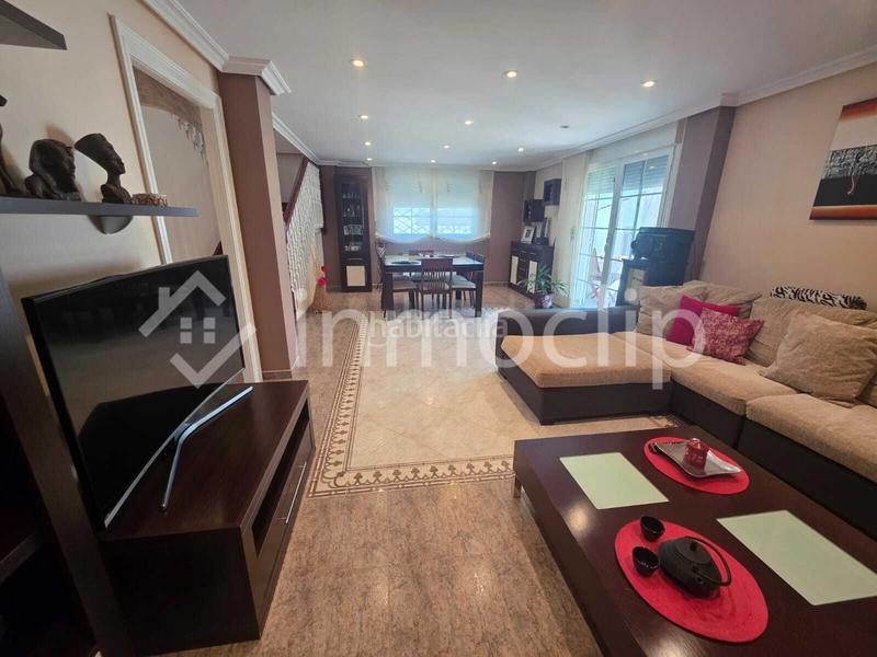 Foto 1e17d196-3692-4ddd-a4ff-cbf10ce556a8. Casa con riscaldamento piscina in Calvarrasa de Arriba