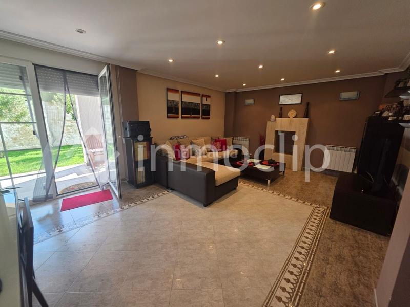 Foto 492ba058-1ff7-4e62-9c4f-d2f65890fc20. Casa con riscaldamento piscina in Calvarrasa de Arriba