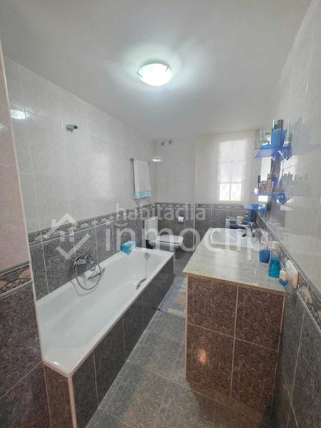 Foto 58617a7b-8691-4a6a-b68b-8b44e286c12c. Casa con riscaldamento piscina in Calvarrasa de Arriba