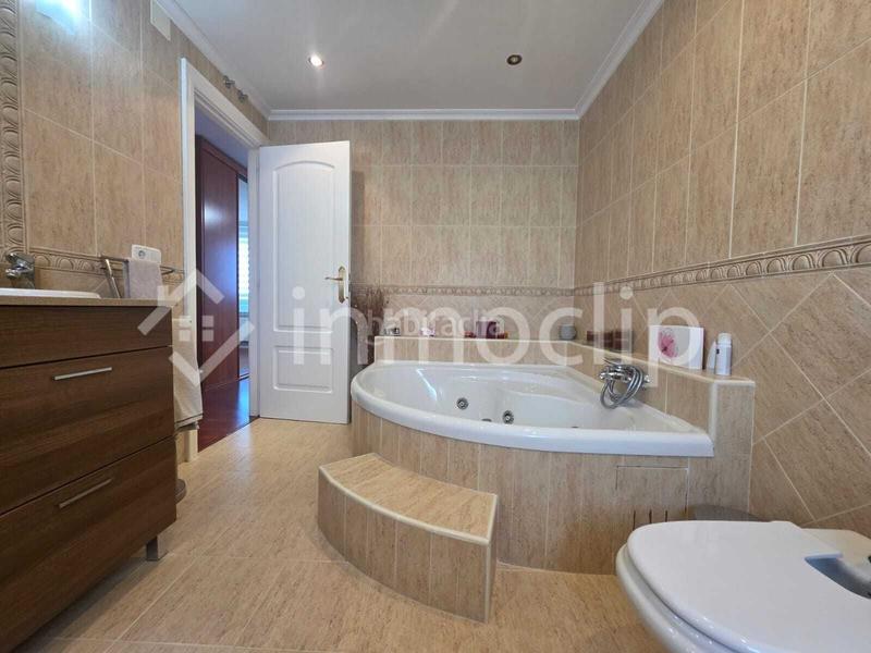 Foto 6bc53632-2ebf-43c5-976a-a5dc15a4b5e9. Casa con riscaldamento piscina in Calvarrasa de Arriba