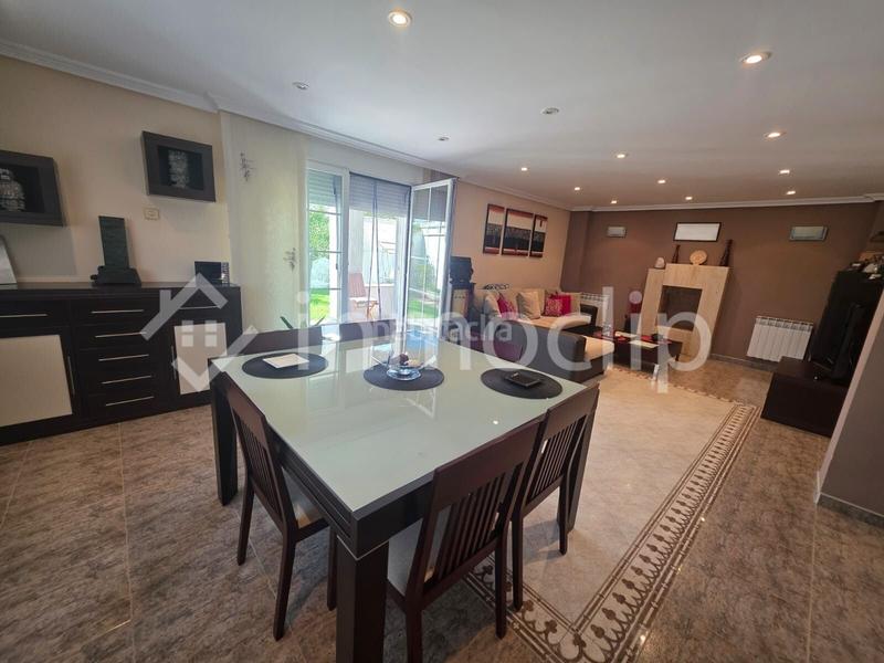 Foto 9bae9ba2-7ad7-4634-8d0a-30ad912554db. Casa con riscaldamento piscina in Calvarrasa de Arriba