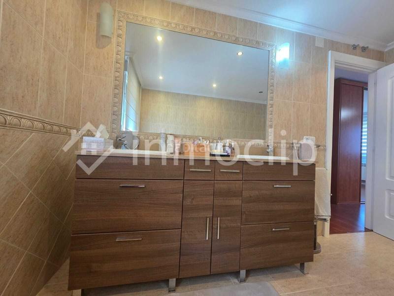 Foto b6916a44-8c9a-40f2-a001-ab189120354c. Casa con riscaldamento piscina in Calvarrasa de Arriba