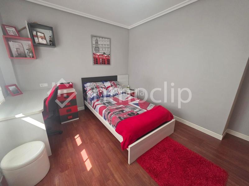 Foto b8844afb-c183-4a0c-be85-dca1d0dfcf35. Casa con riscaldamento piscina in Calvarrasa de Arriba