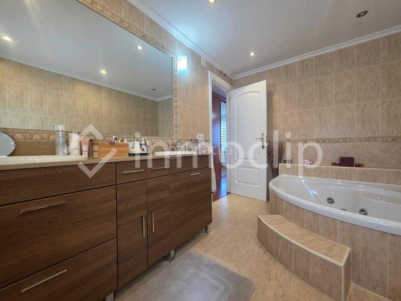 Foto cdbefe2d-cfc9-4291-817c-37c4dea9291a. Casa con riscaldamento piscina in Calvarrasa de Arriba