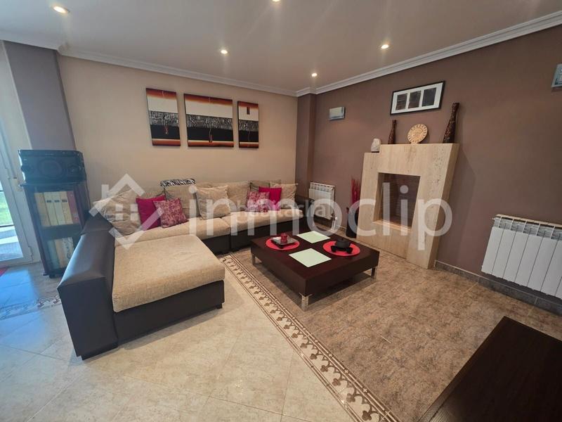 Foto e9a81689-ed4c-458b-9302-c304f89b9066. Casa con riscaldamento piscina in Calvarrasa de Arriba