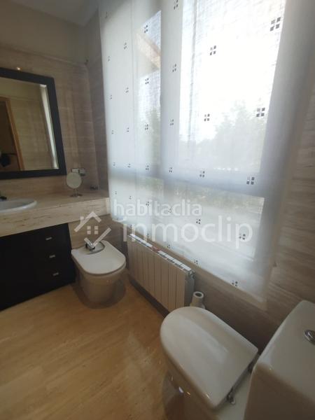 Foto 0cb4f8e2-1885-4c4a-8efe-cd9d2e26e224. Casa chalet en venta en Villamayor