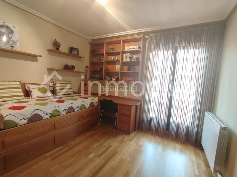 Foto a7fa0ce9-76bf-42e7-b74c-b33b8092fd8c. Casa chalet en venta en Villamayor