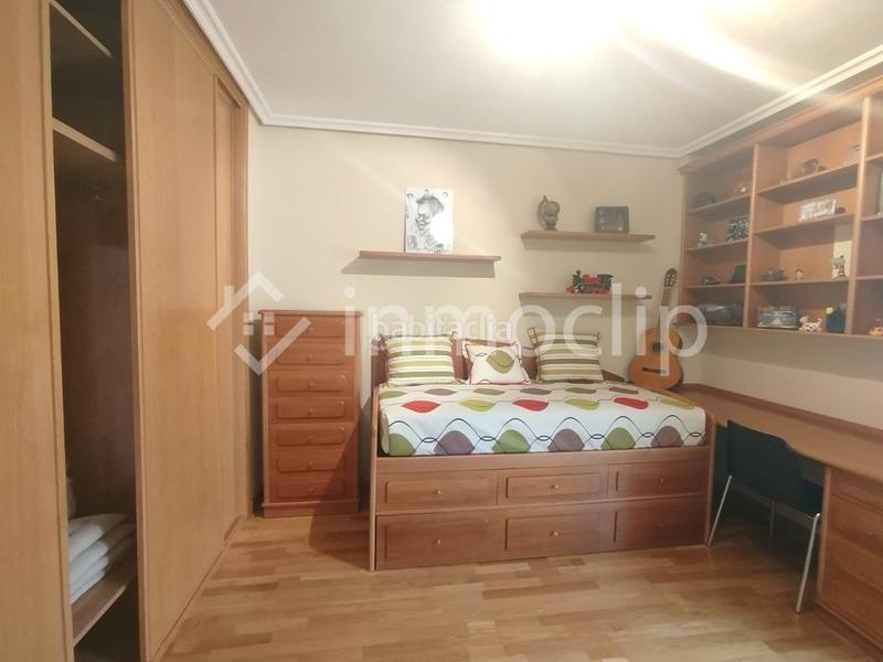 Foto cb6b8b33-bdbc-4c28-836d-8eaa2ad04f97. Casa chalet en venta en Villamayor