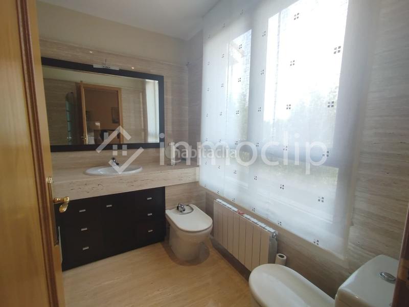 Foto e8510d07-c990-4411-bc74-5b3e3e7b7d71. Casa chalet en venta en Villamayor