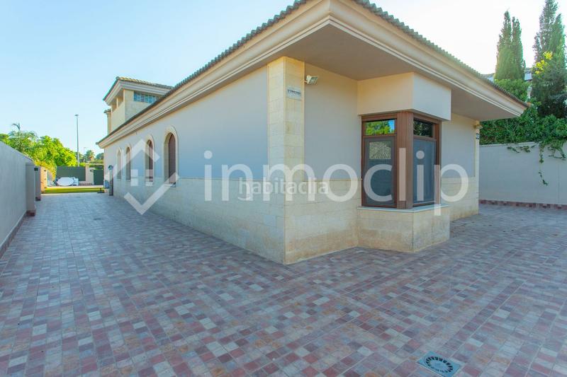 Foto a0266c3f-c29d-4a10-8725-d7d5f98857d2. Casa chalet en venta en Parque Avenida Jerez de la Frontera