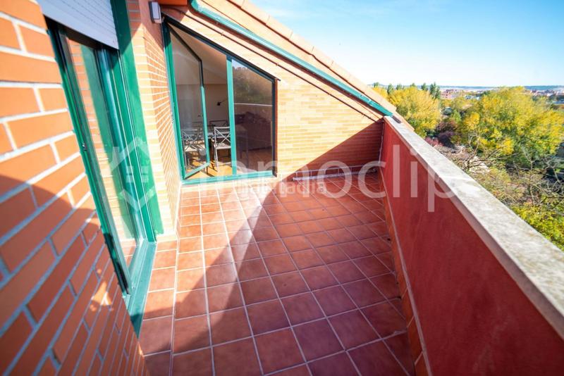 Foto da8dc1bf-bf86-49df-921d-1369ed4c5bf6. Àtic amb calefacció a La Victoria - Puente Jardín Valladolid