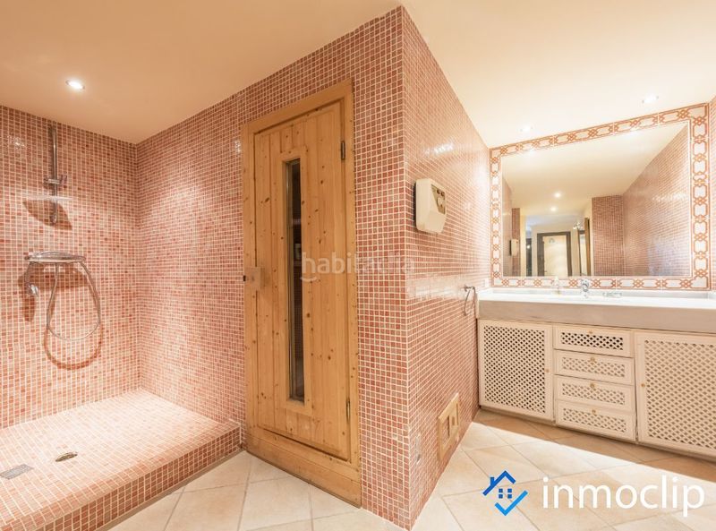 Foto 046fce31-b3ff-4d12-9eb0-534f567123b1. Casa chalet en venta en La Dama de Noche - La Alzambra Marbella