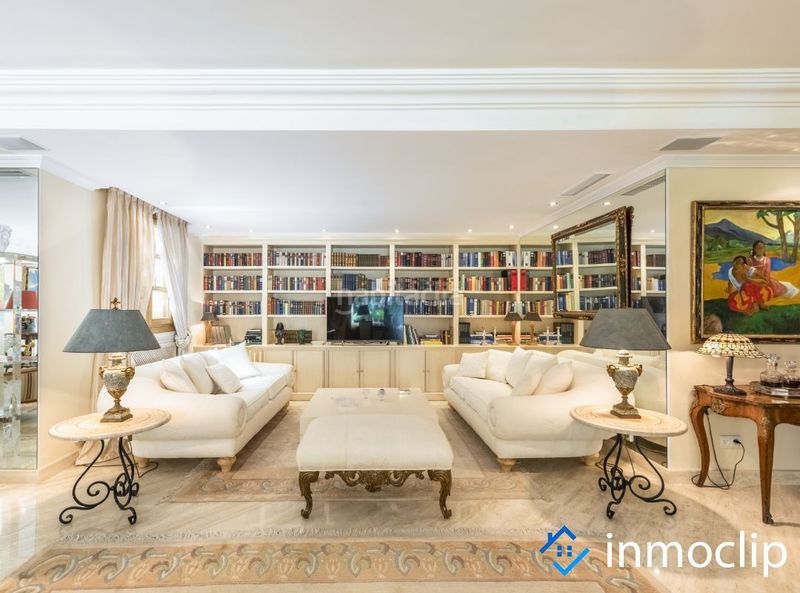 Foto 473f27e2-a9bf-4b63-9781-1471b31d7b49. Casa chalet en venta en La Dama de Noche - La Alzambra Marbella