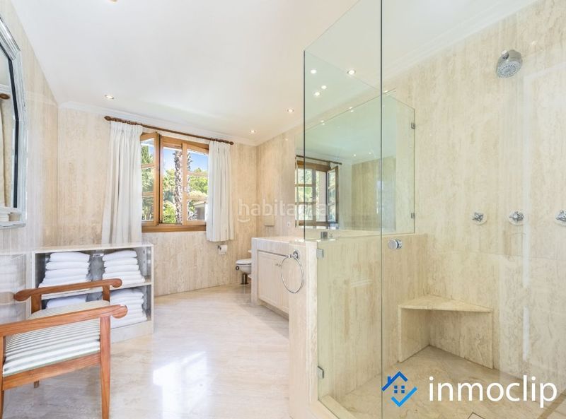 Foto d78f2b8d-6863-43ad-b328-a0d7ea58e5ef. Casa chalet en venta en La Dama de Noche - La Alzambra Marbella