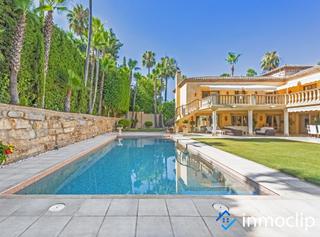 Haus in La Dama de Noche - La Alzambra. Chalet en venta en marbella