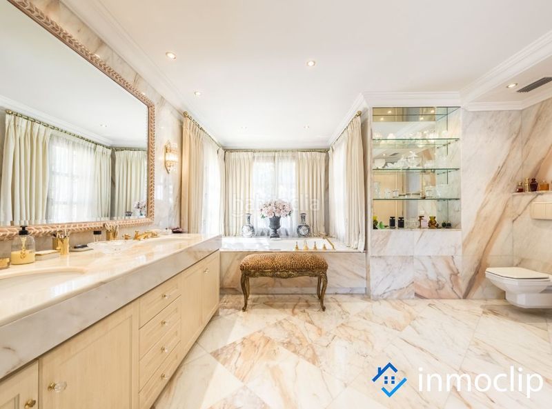 Foto d94c48f6-fd8d-4ff0-b6ea-0b5ae66dd33b. Casa chalet en venta en La Dama de Noche - La Alzambra Marbella