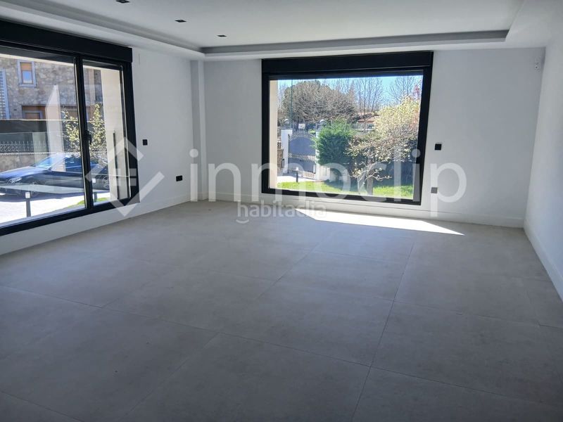 Foto e79f0d85-2428-4478-a854-d00e1cbd2c3a. Casa amb calefacció piscina a Villamayor