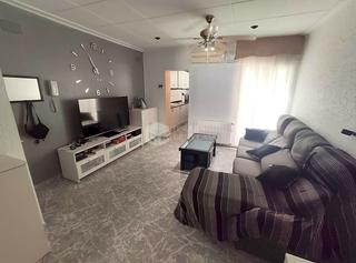 Pis a Canovelles. Piso con patio exterior para entrar a vivir con trastero. finca