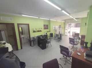 Local Comercial  Carrer de ponent. Local comercial como peluqueria listo para ejercer la actividad