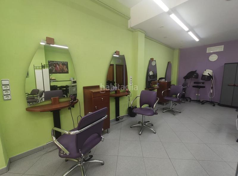 Foto 0eada029-6d89-4d3a-8dc0-c73f5a257570. Local comercial  como peluqueria listo para ejercer la actividad en Canovelles