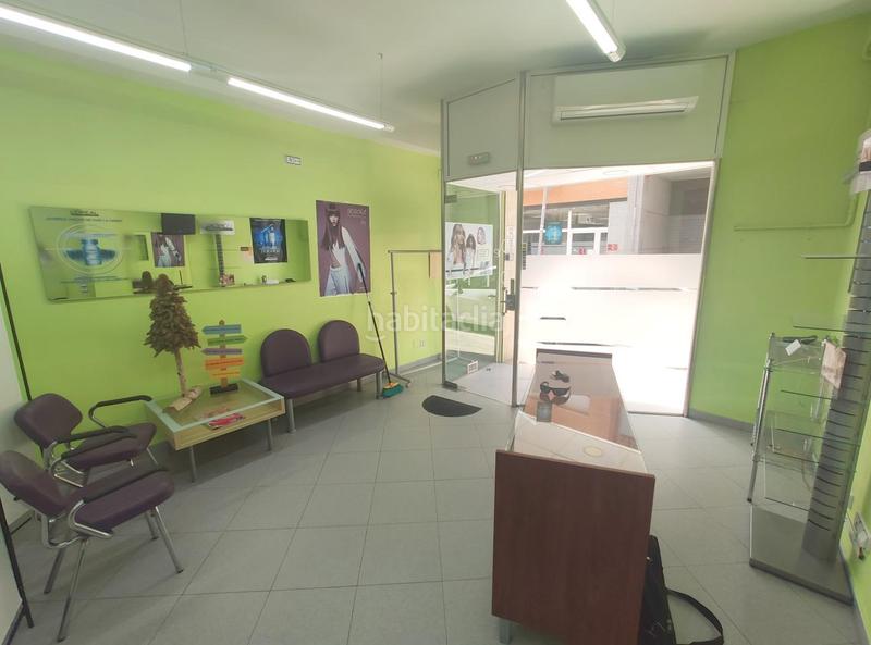 Foto 0f65554f-60a0-43ca-93ef-f1e8568c4b24. Local comercial  como peluqueria listo para ejercer la actividad en Canovelles