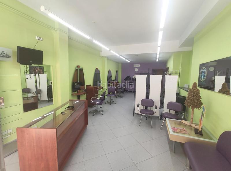 Foto 2e994984-b3af-4ae8-9e67-3c1c4c07ee71. Local comercial  como peluqueria listo para ejercer la actividad en Canovelles