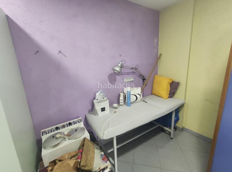 Foto 326d5a5a-d8d3-45d6-a2d9-633071aae0be. Local comercial  como peluqueria listo para ejercer la actividad en Canovelles
