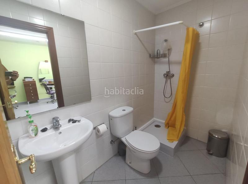 Foto 4ff22ce3-1787-4fc6-ae89-99db770d7c8c. Local comercial  como peluqueria listo para ejercer la actividad en Canovelles