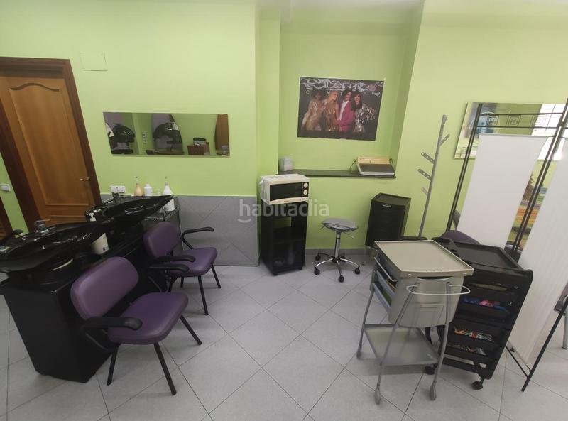 Foto 6453e19a-123b-460e-8f03-a2641cdbbff9. Local comercial  como peluqueria listo para ejercer la actividad en Canovelles
