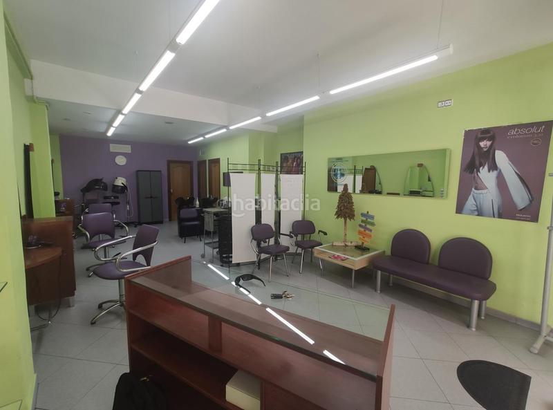 Foto ec372052-6948-4361-b506-da5197068680. Local comercial  como peluqueria listo para ejercer la actividad en Canovelles