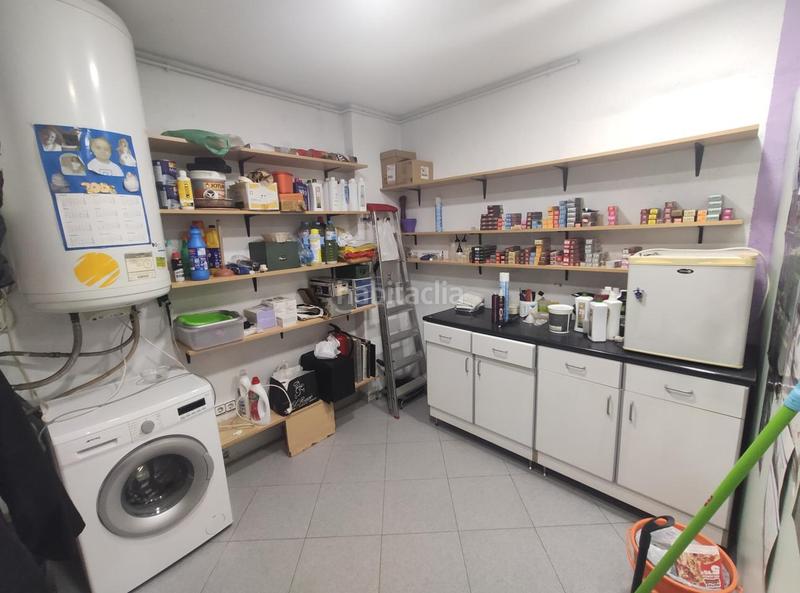 Foto f0253079-23a7-4b99-98a2-3910d6c37a90. Local comercial  como peluqueria listo para ejercer la actividad en Canovelles