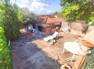 Casa adossada a Lliçà de Vall. Casa adosada en venta con parcela de 350 m, garaje y terraza