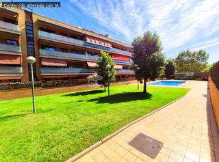 Pis a Canovelles. Piso con piscina y párquin en la mejor zona de la población