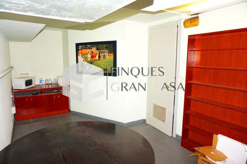 Foto f8bfc75a-2385-482b-9d79-94359588931b. Lloguer local comercial a Congost Granollers