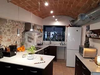 Casa adossada a Caldes de Montbui. Vivienda especial en venta , tipo dplex, ubicada en edificio de