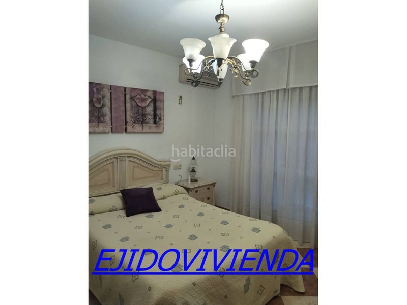 Foto 3bd113fa-a5f9-4f4c-8b50-8bed963d1fd1. Casa adossada amb aparcament a Plaza de la Luz Ejido (El)
