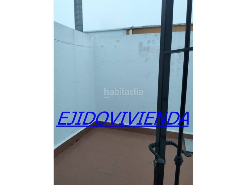 Foto 89e89be9-b07d-43d1-a567-1177be822a75. Casa adossada amb aparcament a Plaza de la Luz Ejido (El)