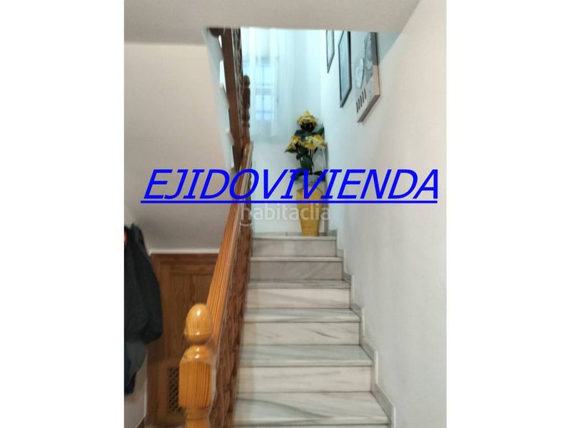 Foto 991d16a0-a776-49a1-86c3-bf9652bc8871. Casa adossada amb aparcament a Plaza de la Luz Ejido (El)