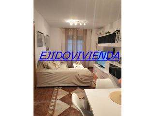 Reihenhaus in Plaza de la Luz. Venta de casa adosada en barrio norte, el ejido