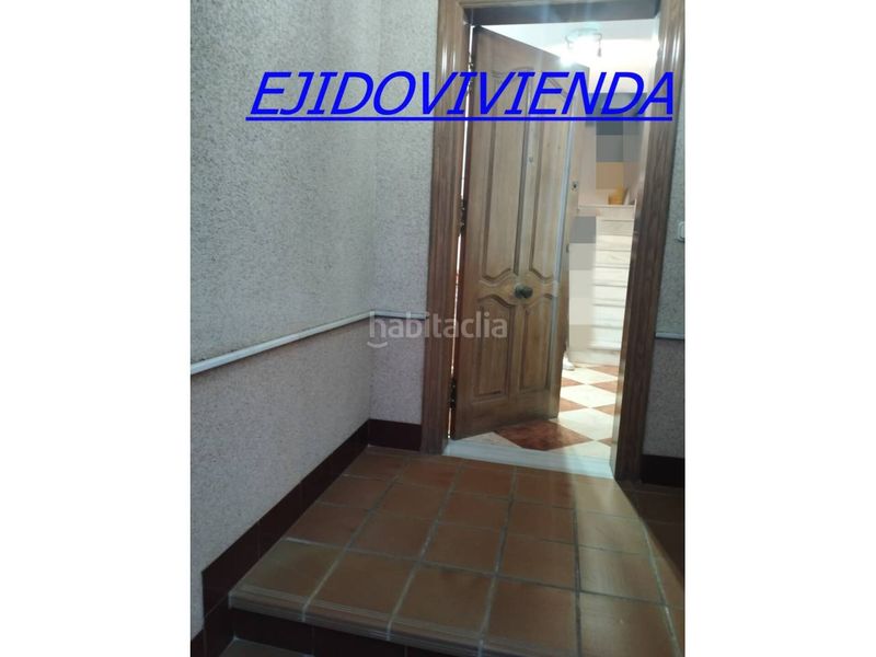Foto fbdc000a-3447-4471-bbb5-282d3a71f21b. Casa adossada amb aparcament a Plaza de la Luz Ejido (El)