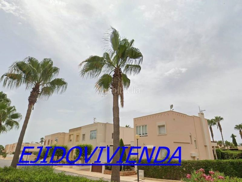 Foto 229b6fbb-b3d3-4df6-bb80-2280ef0846cd. Casa amb aparcament piscina a Almerimar Ejido (El)