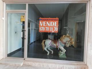 Local commercial  Plaza mayor. Local comercial en venta