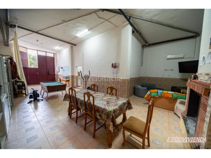 Foto 7eb73fca-1fc6-4e3d-9eed-22002e16a7e3. Casa amb aparcament a Plaza de la Luz Ejido (El)