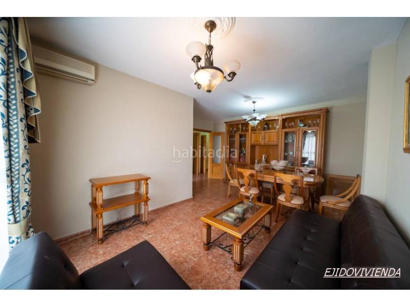 Foto b5594687-bc8f-4e30-8a25-3653ead57c04. Casa amb aparcament a Plaza de la Luz Ejido (El)