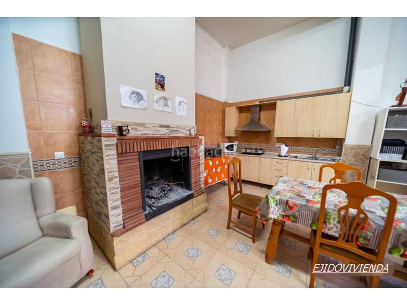 Foto c862c5b7-2f77-40e5-b7a2-a4e62aa04b5f. Casa amb aparcament a Plaza de la Luz Ejido (El)