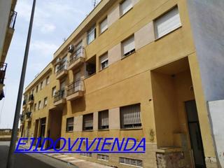 Pis a Carretera Mojonera - Cortijos de Marín. Piso en venta en centro