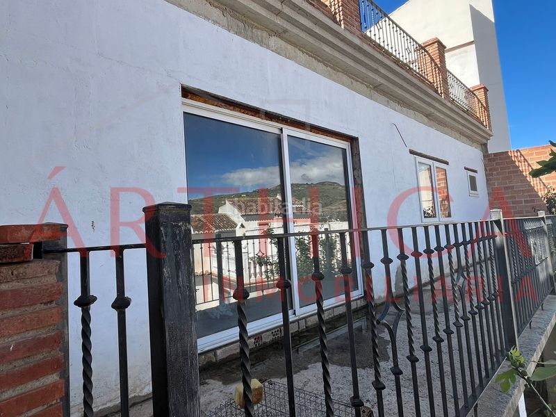 Foto 028db6a5-28ab-41f3-a6ce-89416877b497. Casa a schiera con camino parcheggio in Valle de Abdalajís
